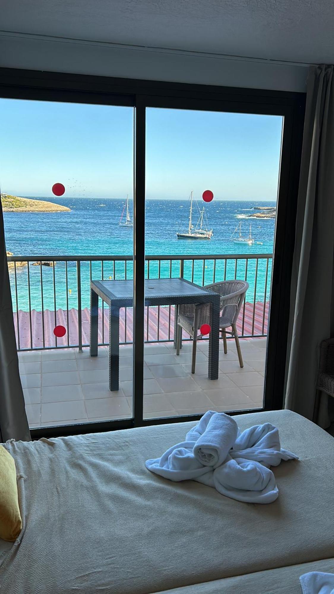 Es Grop Apartamentos Portinatx Bagian luar foto