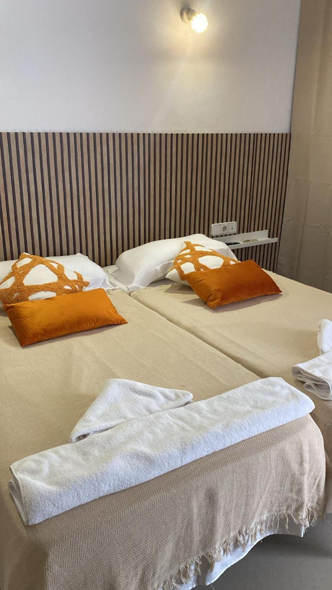 Es Grop Apartamentos Portinatx Bagian luar foto