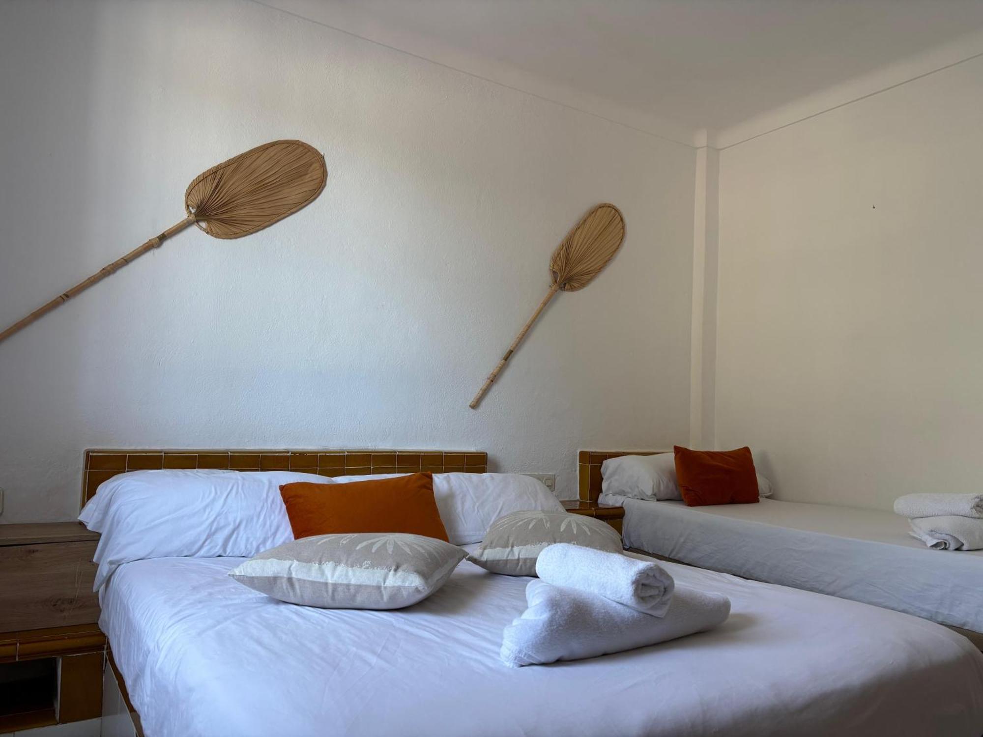 Es Grop Apartamentos Portinatx Bagian luar foto