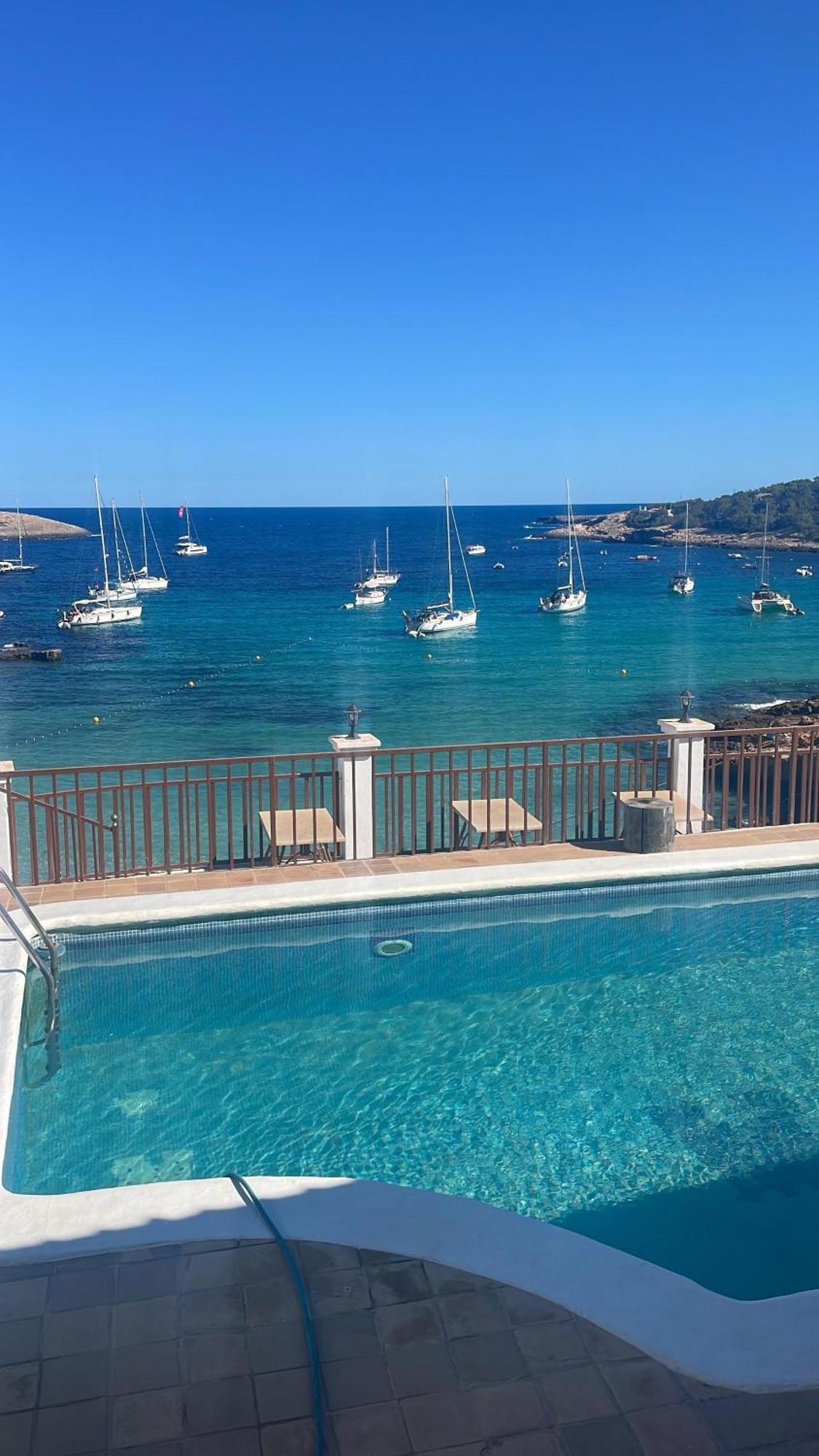 Es Grop Apartamentos Portinatx Bagian luar foto