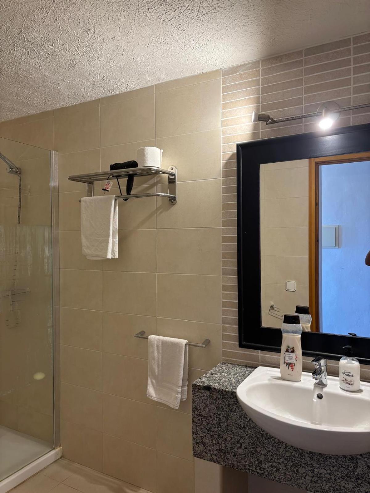 Es Grop Apartamentos Portinatx Bagian luar foto