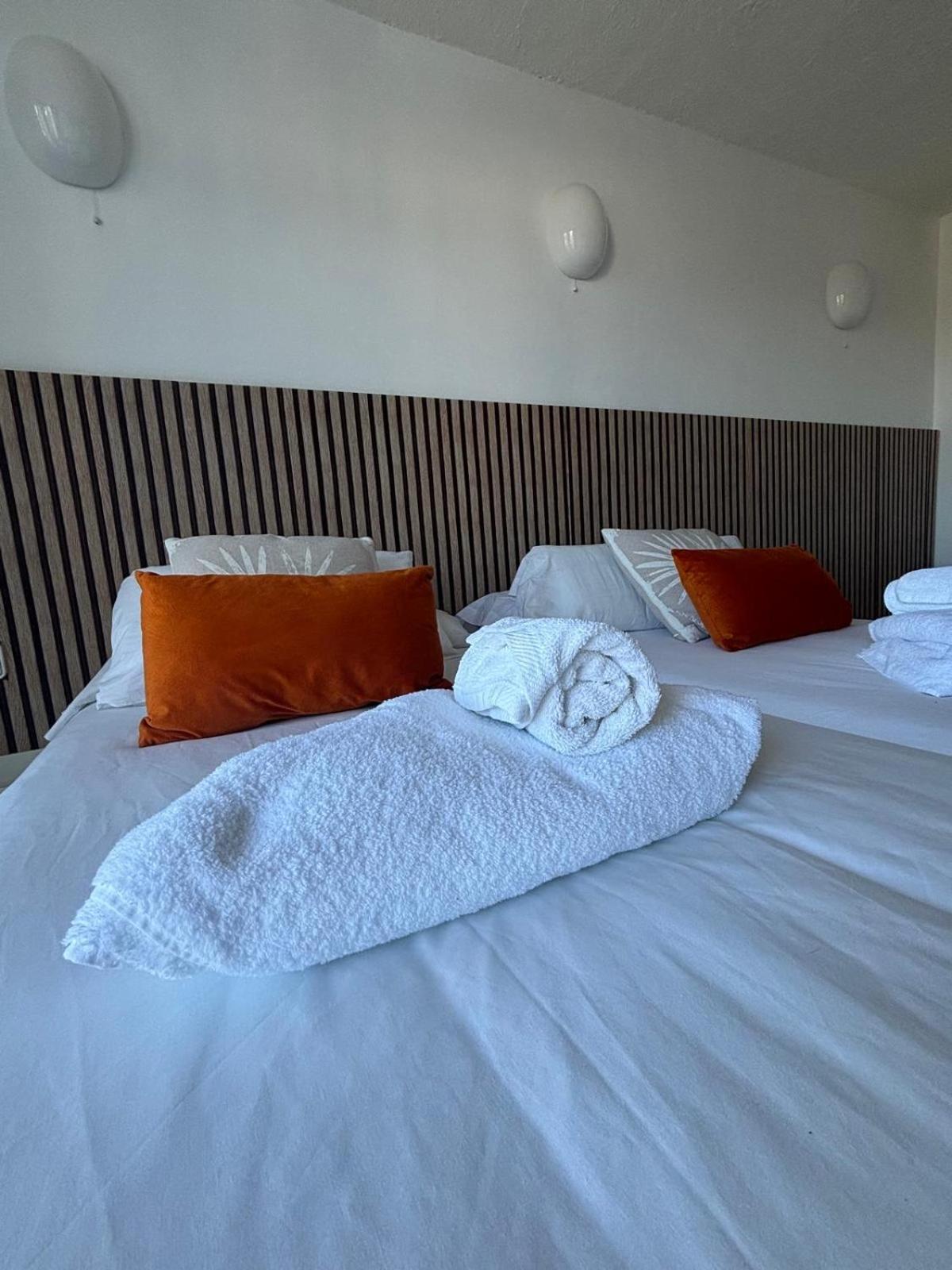 Es Grop Apartamentos Portinatx Bagian luar foto