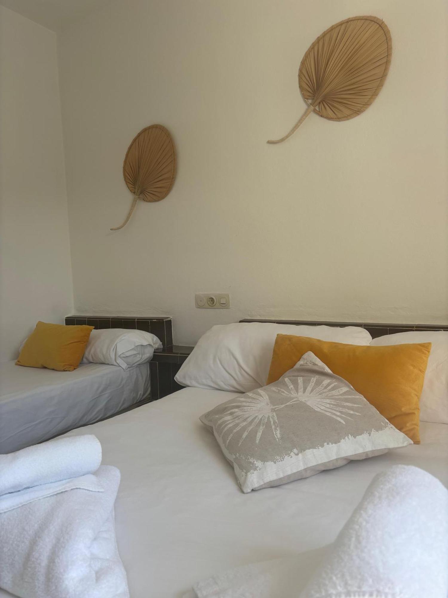 Es Grop Apartamentos Portinatx Bagian luar foto