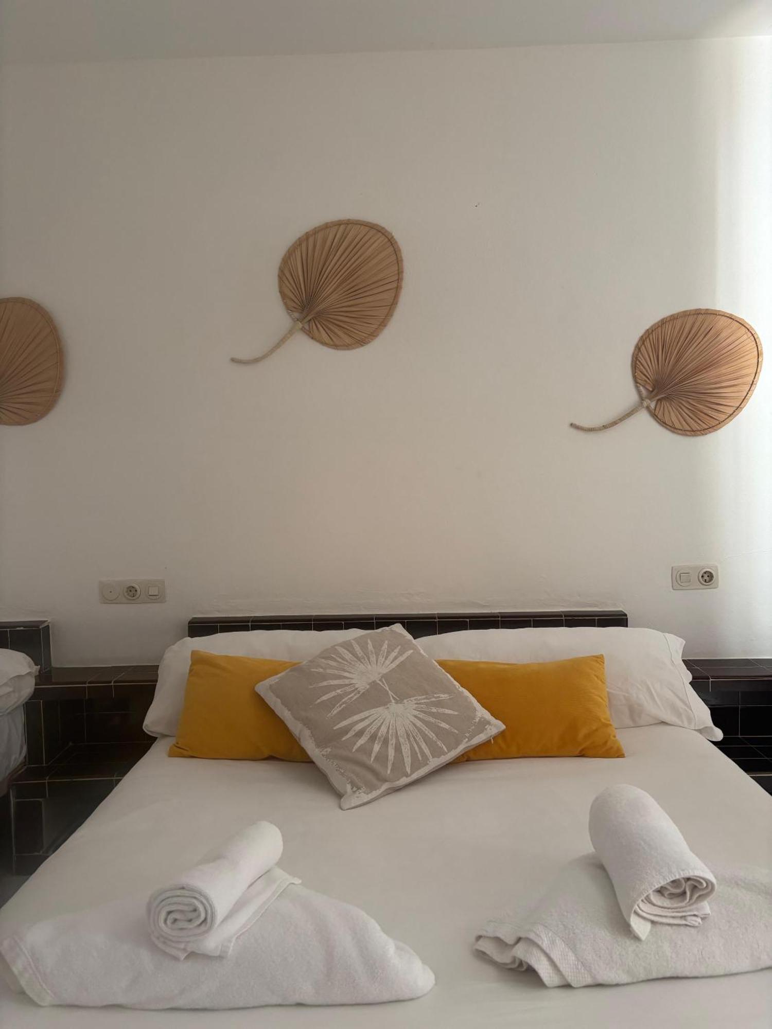 Es Grop Apartamentos Portinatx Bagian luar foto